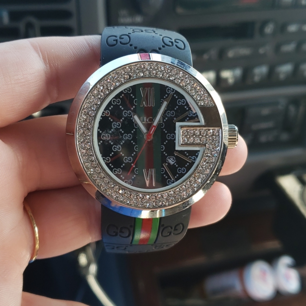 Unisex rubber Gucci watch